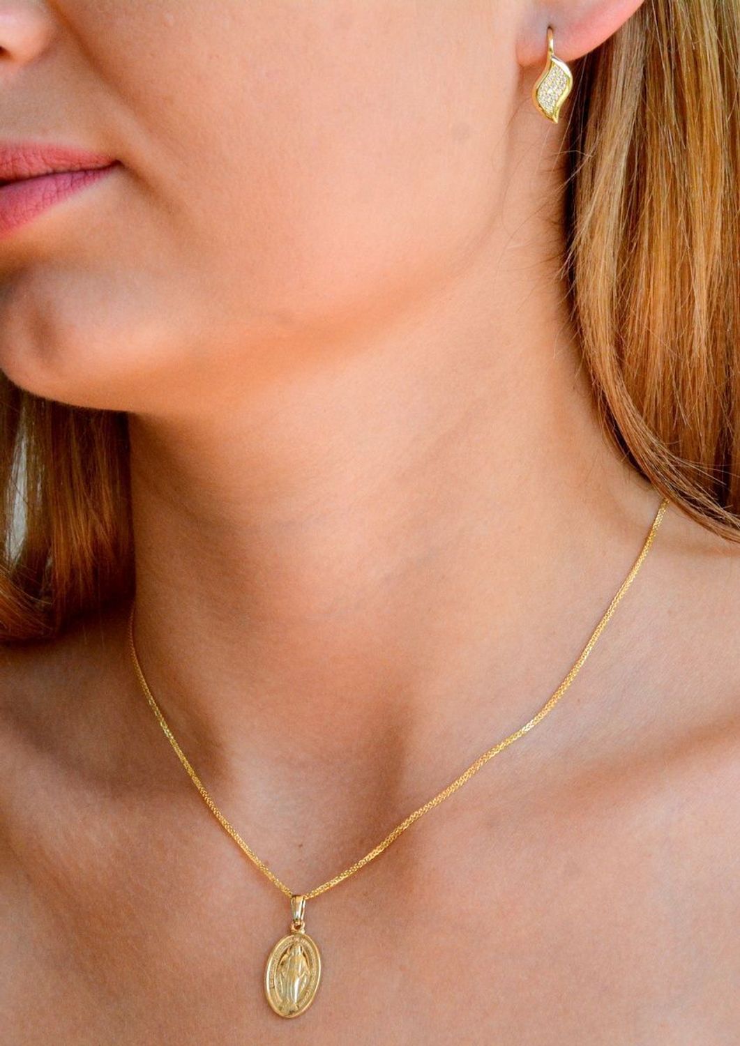 Złota zawieszka 585 Maryja Niepokalana.jpg